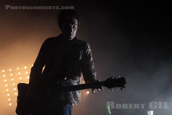 BLACK LIPS - 2011-05-17 - PARIS - CentQuatre - Atelier 4 - Ian Brown